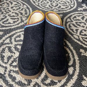 Sanuk booties